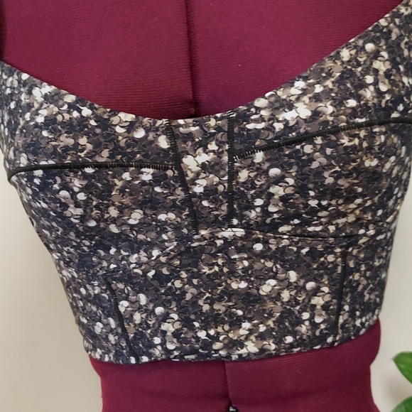 Lululemon Women's Bra Size 4 - Picture 3 of 8